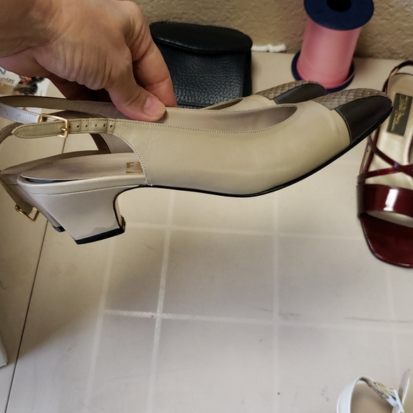 Ferragamo size 7 - Picture 2 of 3